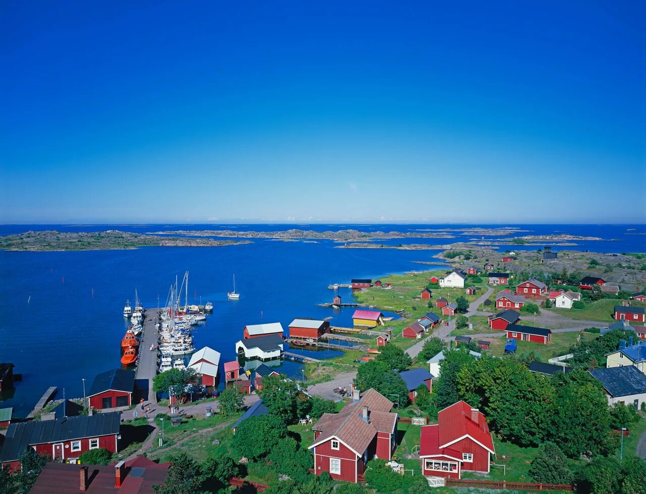 Сайменские озера в финляндии. Финляндия хельсинки. Леви финляндия горнолыжный курорт. Хельсинки острова суоми. Финляндия это страна.