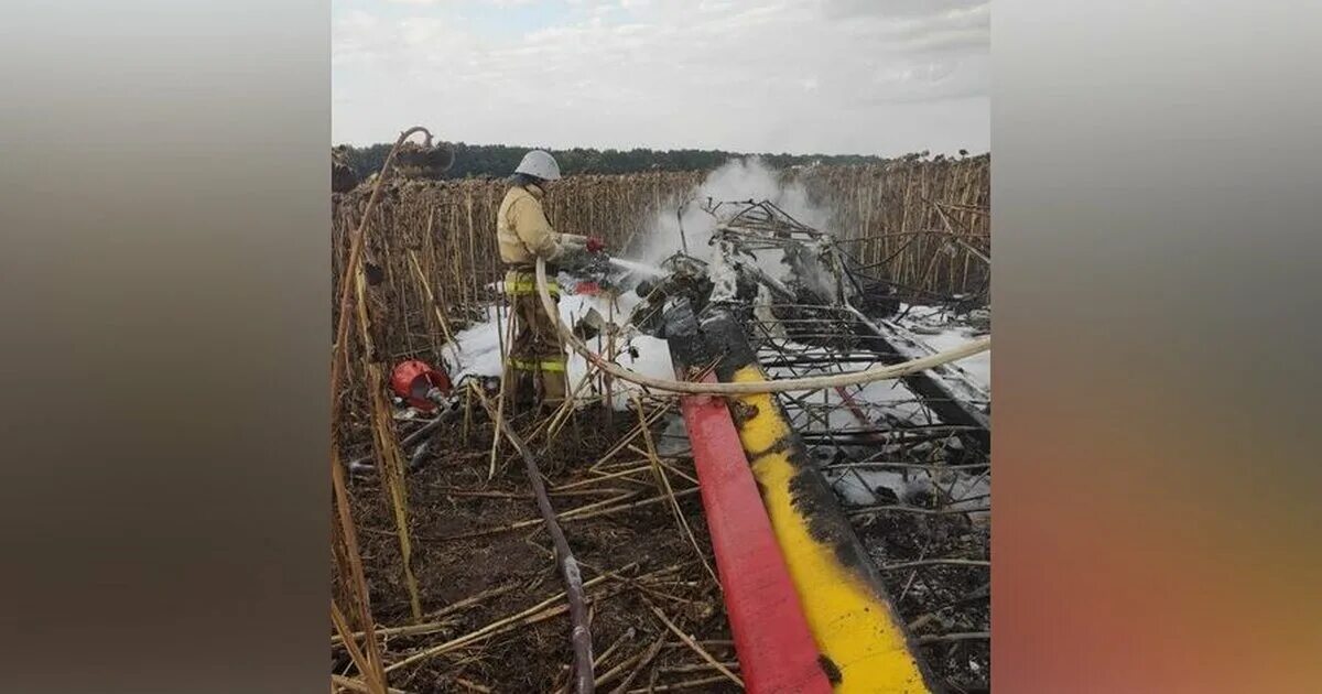 В иваново разбился самолет 2024. В Белгородской области упал самолет. Падение самолета в Гарбузово Белгородской области. Катастрофа АН-148 В Белгородской области. Крушение самолета в Белгороде.