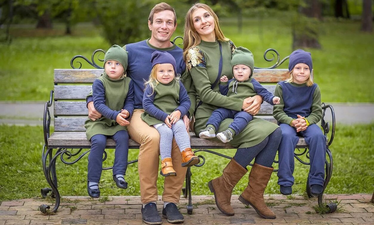 одинаковая одежда для всей семьи. одежда для фотосессии для всей семьи. одинаковая одежда для всей семьи. одежда в одном стиле для всей семьи. семья одежда.