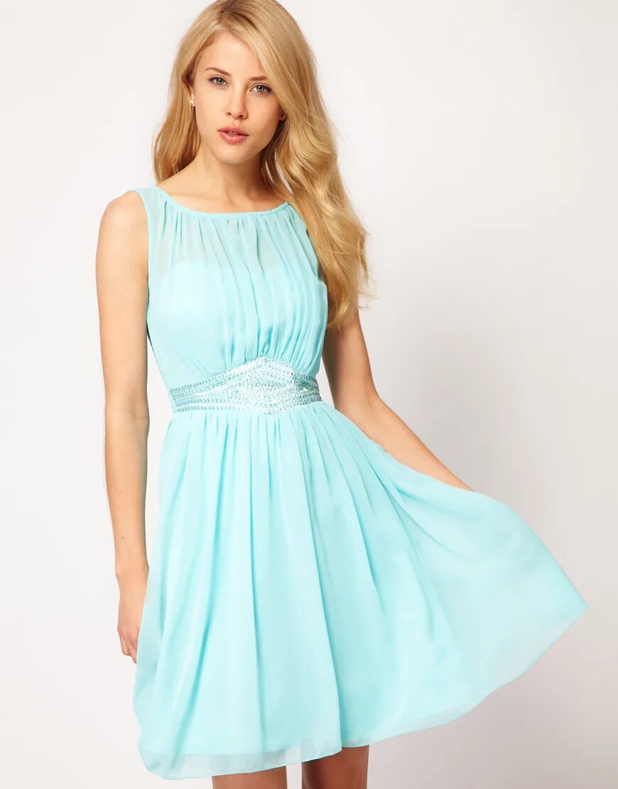 Красивые женские платья. Платье вечернее короткое. Девушка в платье. Платья для молодых девушек. Девушка в платье красивая.