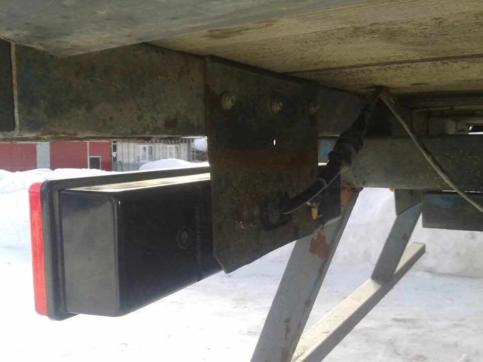 Крепление задних фонарей газель. Крепление будки к раме газель 3302.