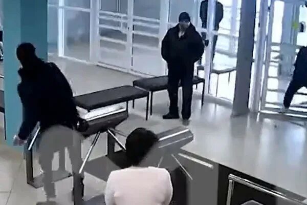 Челябинск аварии 30. Инцидент с оружием. Стрельба на лубянке 19 декабря 2019. Бедринов владислав дтп челябинск 1 мая 2014. Ильназ галявиев казанский стрелок дробовик.