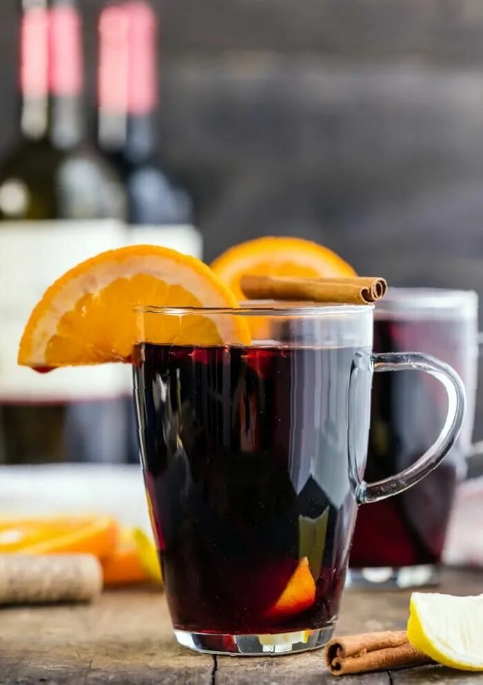 С чем пьют глинтвейн. Сангрия глинтвейн. sangria глинтвейн. глинтвейн муллед вайн. глинтвейн классический.