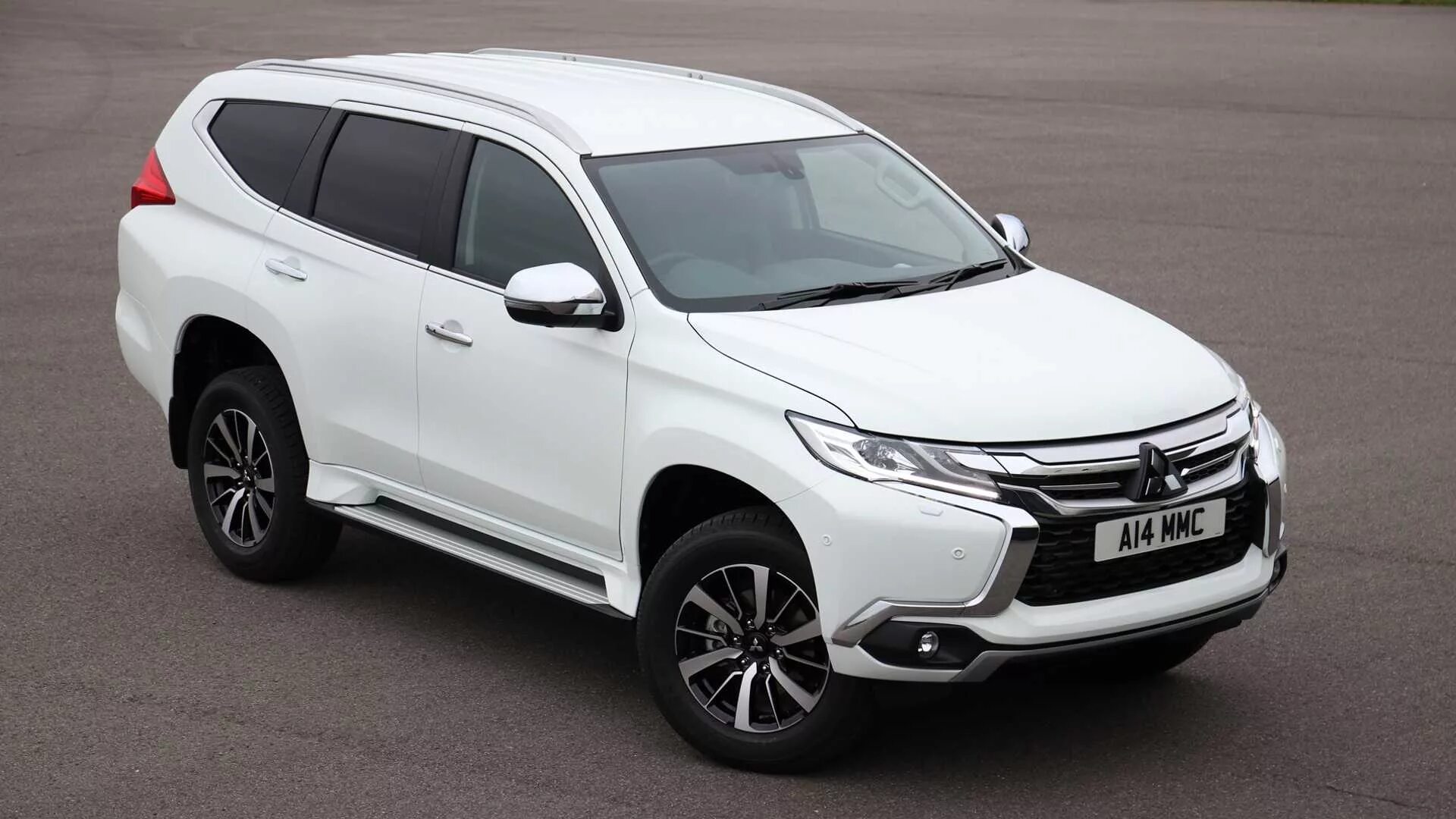 Мицубиси паджеро 2018. Mitsubishi Pajero Sport. Митсубиши Паджеро спорт 2018. Мицубиси Паджеро спорт 2019. Mitsubishi Pajero Sport белый.