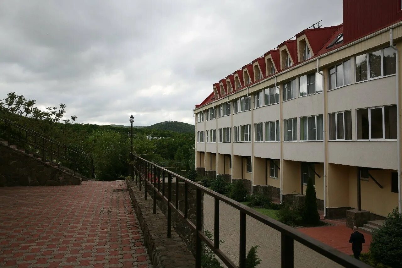 Горячий ключ краснодарский край санатории лечение. Санаторий горный Краснодарский край. Санаторий горячий ключ Краснодарский край. Санаторий горный в горячем Ключе. Санаторий "горный" г. горячий ключ.
