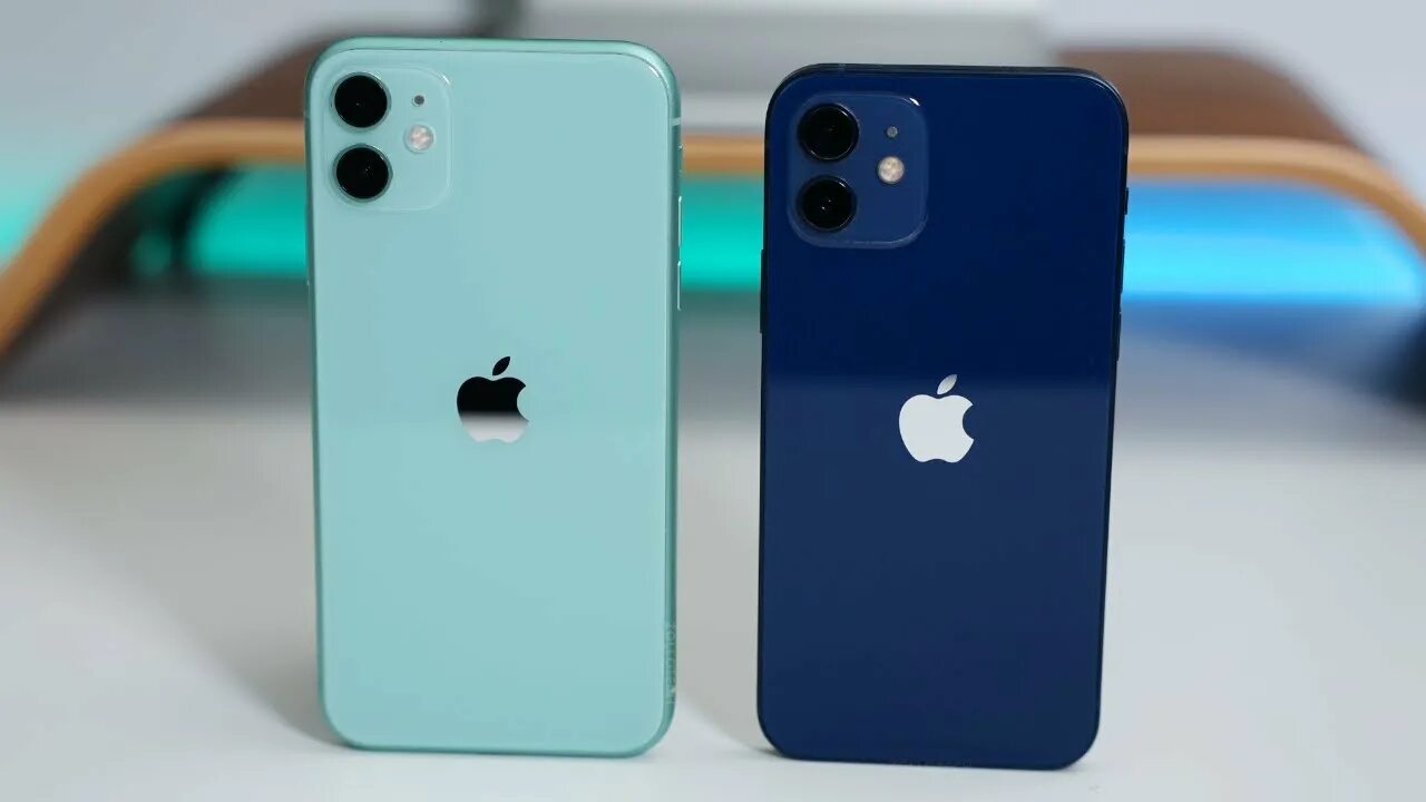 Айфон 11 в 24 году. Iphone 11 vs 12. Айфон 11 и айфон 12. Iphone 11 vs 12 Mini. Айфон 11 и Афон 12.