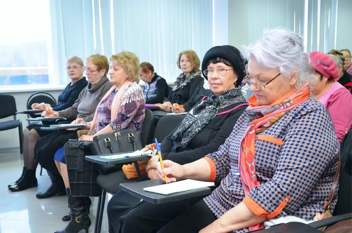Переобучение людей предпенсионного возраста. Переобучение пенсионеров. образование для пенсионеров. переподготовка пенсионеров. профессии пенсионеры.