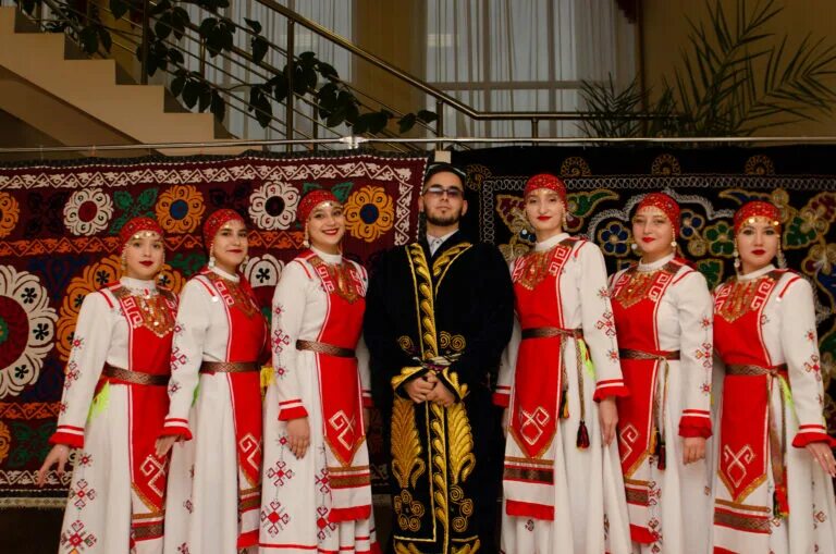 Центр чувашии. Дом дружбы народов чувашской республики. центр чувашской республики. республиканский центр народного творчества республики чувашия. узбекский культурный центр.