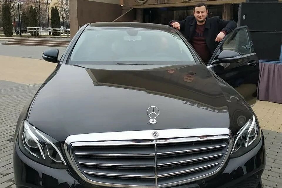 Мерседес кадырова. Мерседес рамзана кадырова ml w166. Чимаев и кадыров мерседес. Мерседес ахмат. Мерседес рамзана кадырова ml w166.