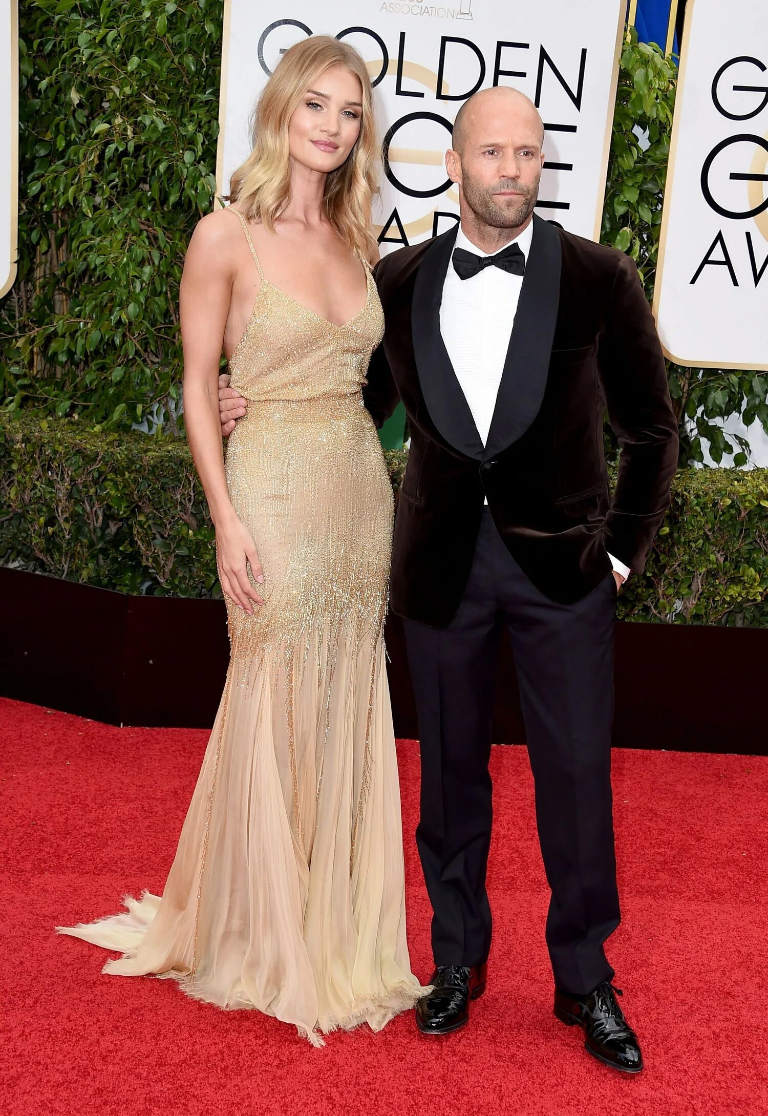 Девушка выше мужчины. Рози хантингтон-уайтли с мужем. Elizabeth cambage и муж. Элизабет кембейдж. Высокая женщина и низкий мужчина.