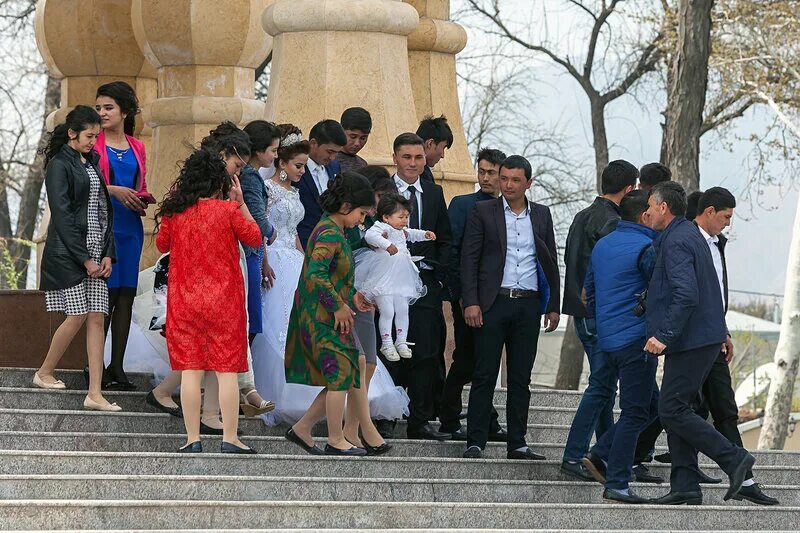 Точная пагода худжанд. Климат худжанд. Пагода. Погода в худжанде на 10 дней. Рынок исфара таджикистан.
