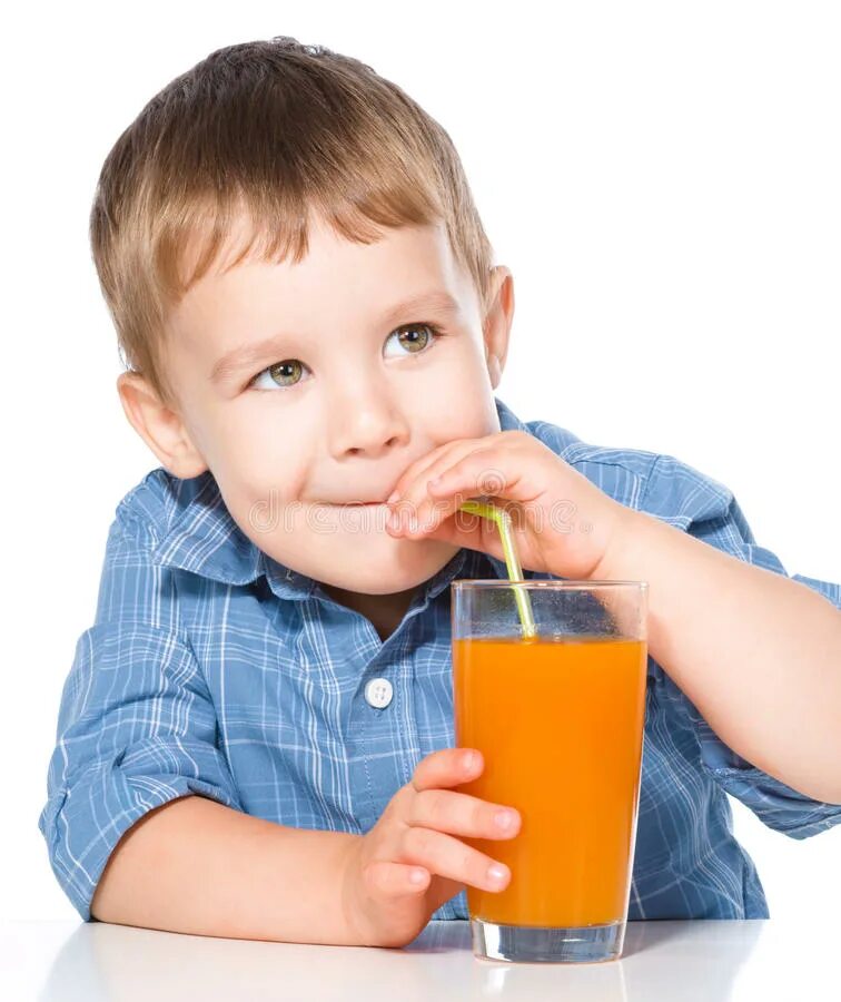 Хочется пить сок. Мальчик сок. Пьет морковный сок. Ребенок пьет сок. Мальчик пьет сок.