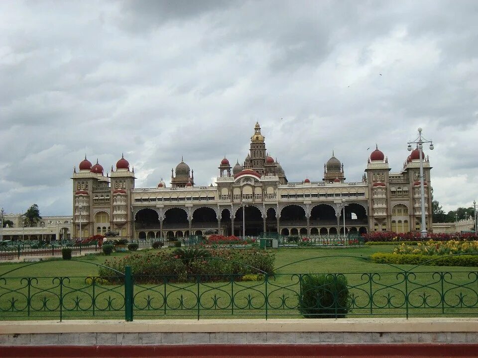 Майсурский дворец в индии. Майсурский дворец в индии. Майсурский дворец майсур. Майсур индия. Майсурский дворец (дворец амба вилас).
