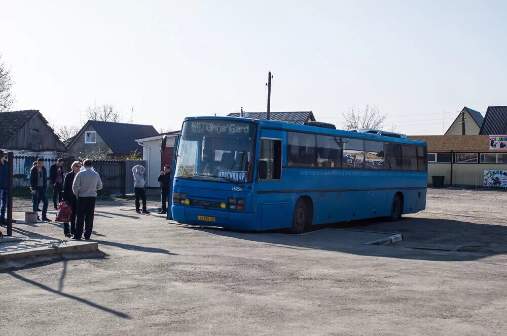 Автобус варениковская краснодар. Станица Варениковская Краснодарский край. Варениковская автостанция. Варениковская парк. Школа в Варениковской.