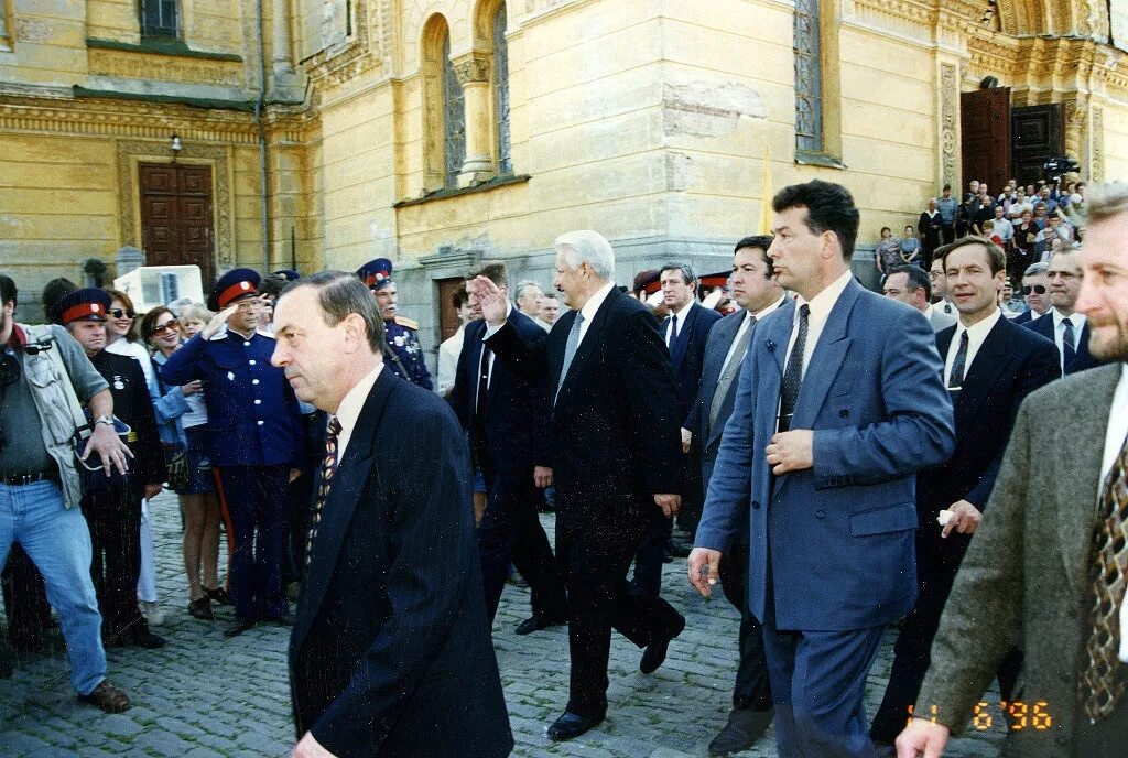 1996 Москва Ельцин. Ельцин Новочеркасск 1996. Ельцин в Екатеринбурге 1996. 1 июня 1996