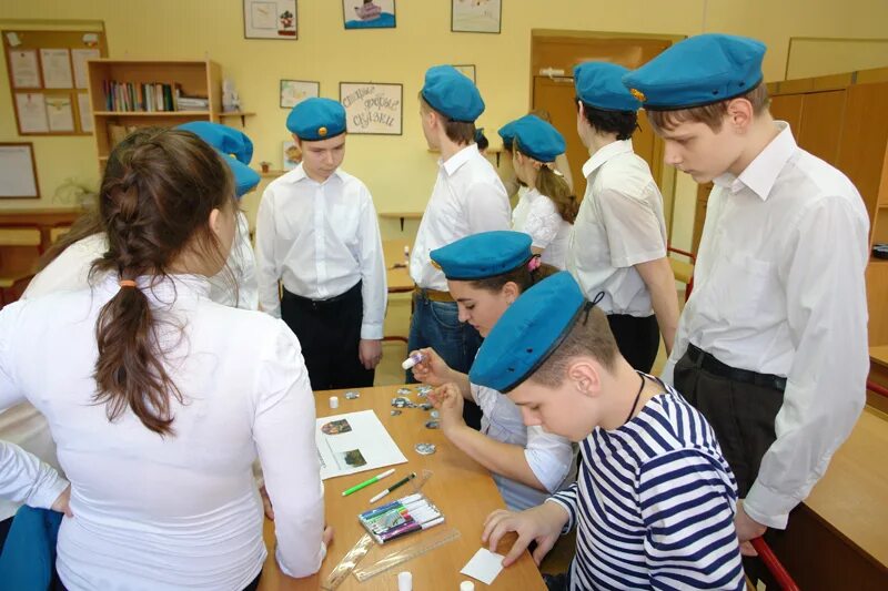 Учителя 101 школы воронеж. Радио красноярск главный логотип. Гкоу скоши 79. Авторитетное радио красноярск. 7 радио ведущая.