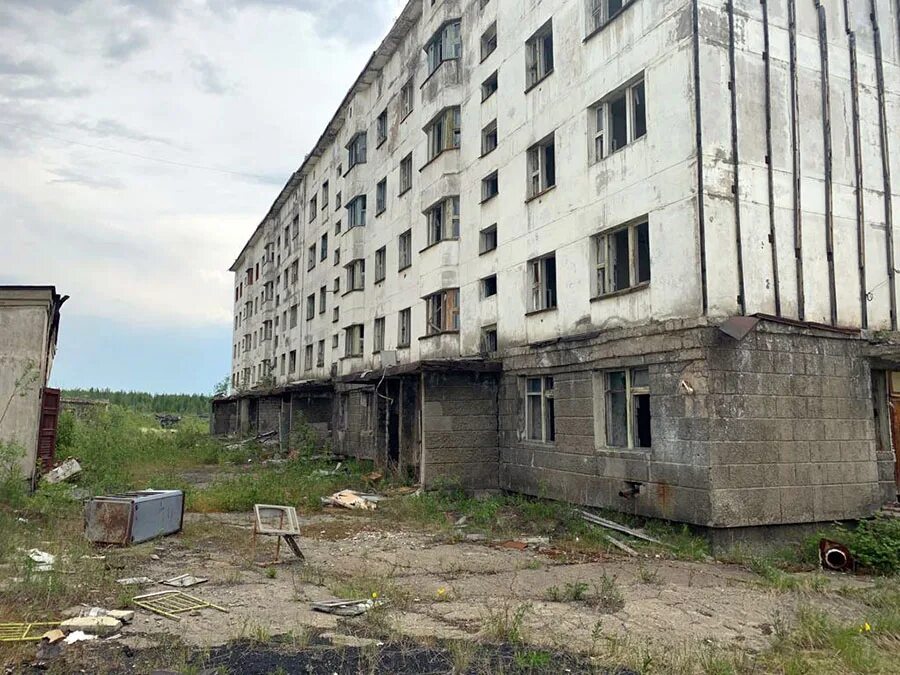 Магадан заброшки. Лагерь омчак. Песня магадан заброшенный. Магадан магаданская область. Заброшенные поселки колымы буркандья.