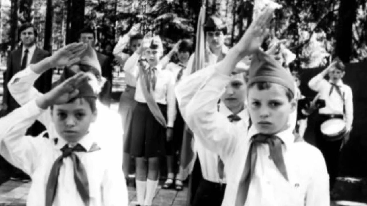Фото советских пионеров. Пионеры в советское время. Советское детство пионеры. Фото советских пионеров. Советские дети пионеры.