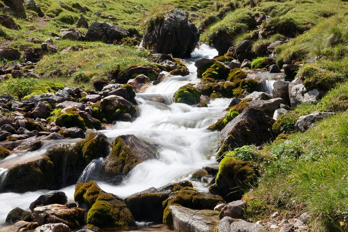 Журчание ручья. Журчанье горного ручья,. Журчание воды ручей. Звук ручья.