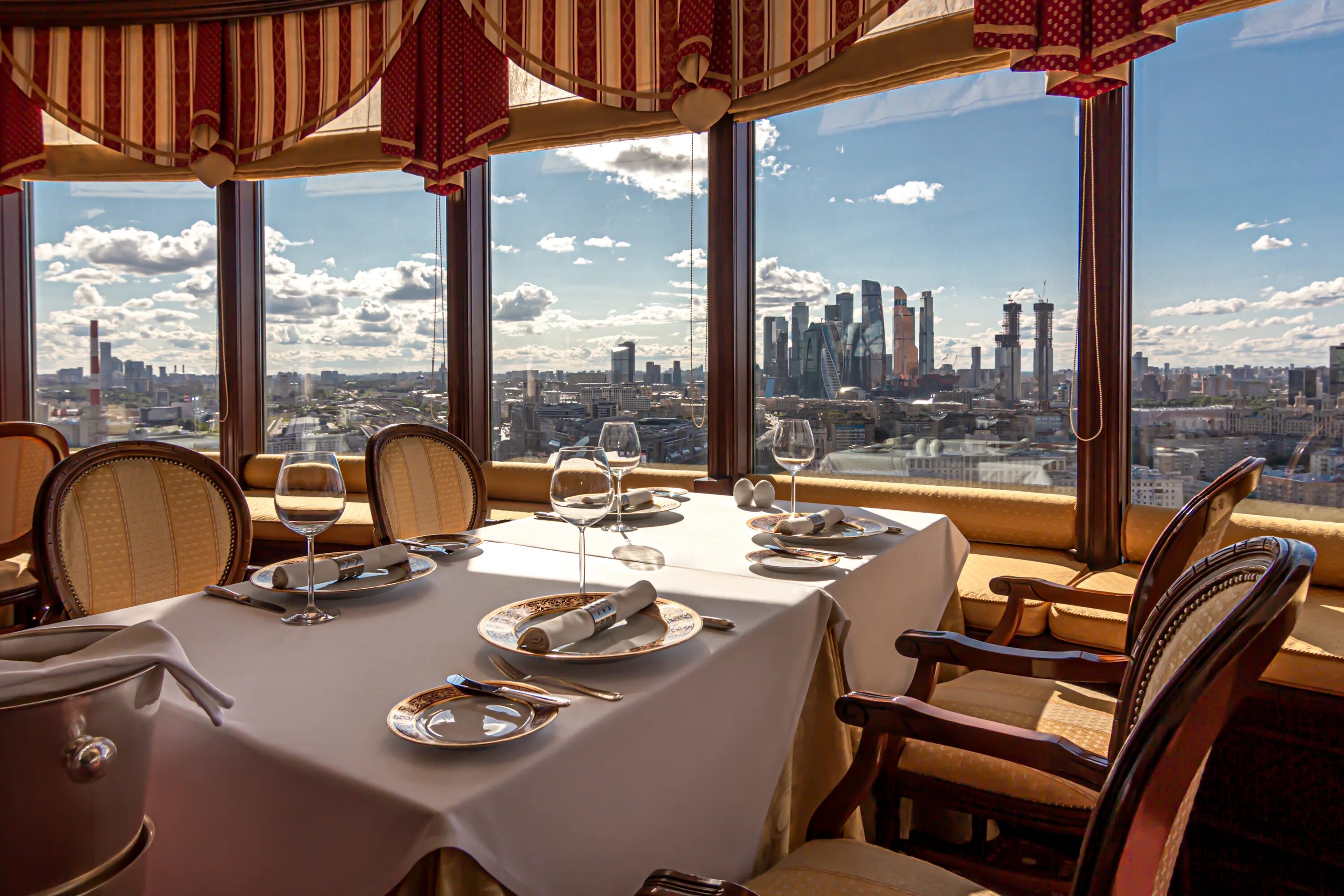 La panorama ресторан. Панорама ресторан омск средний чек. Я люблю ля панорама ресторан санкт-петербург. Luce ресторан санкт-петербург. Barashki ресторан спб.