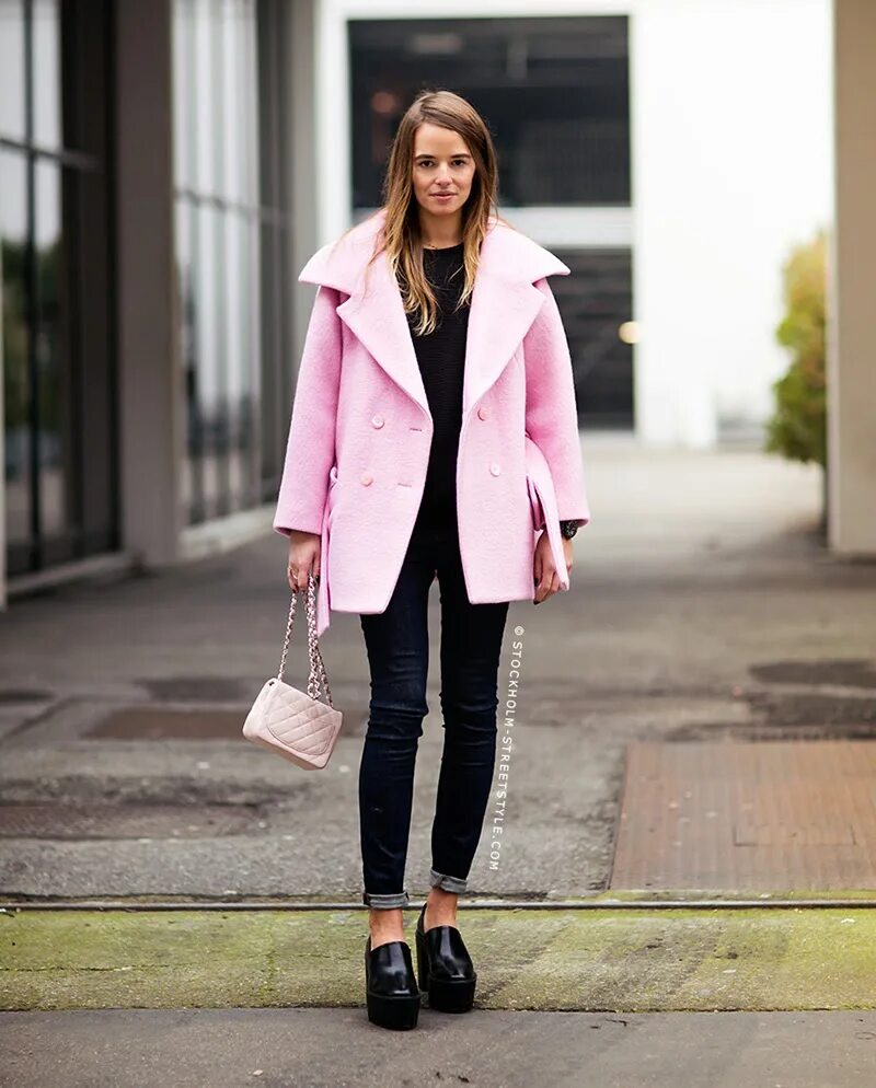 С чем надеть розовую. Розовое пальто. Светло розовое пальто. Ярко розовое пальто. Розовое короткое пальто.