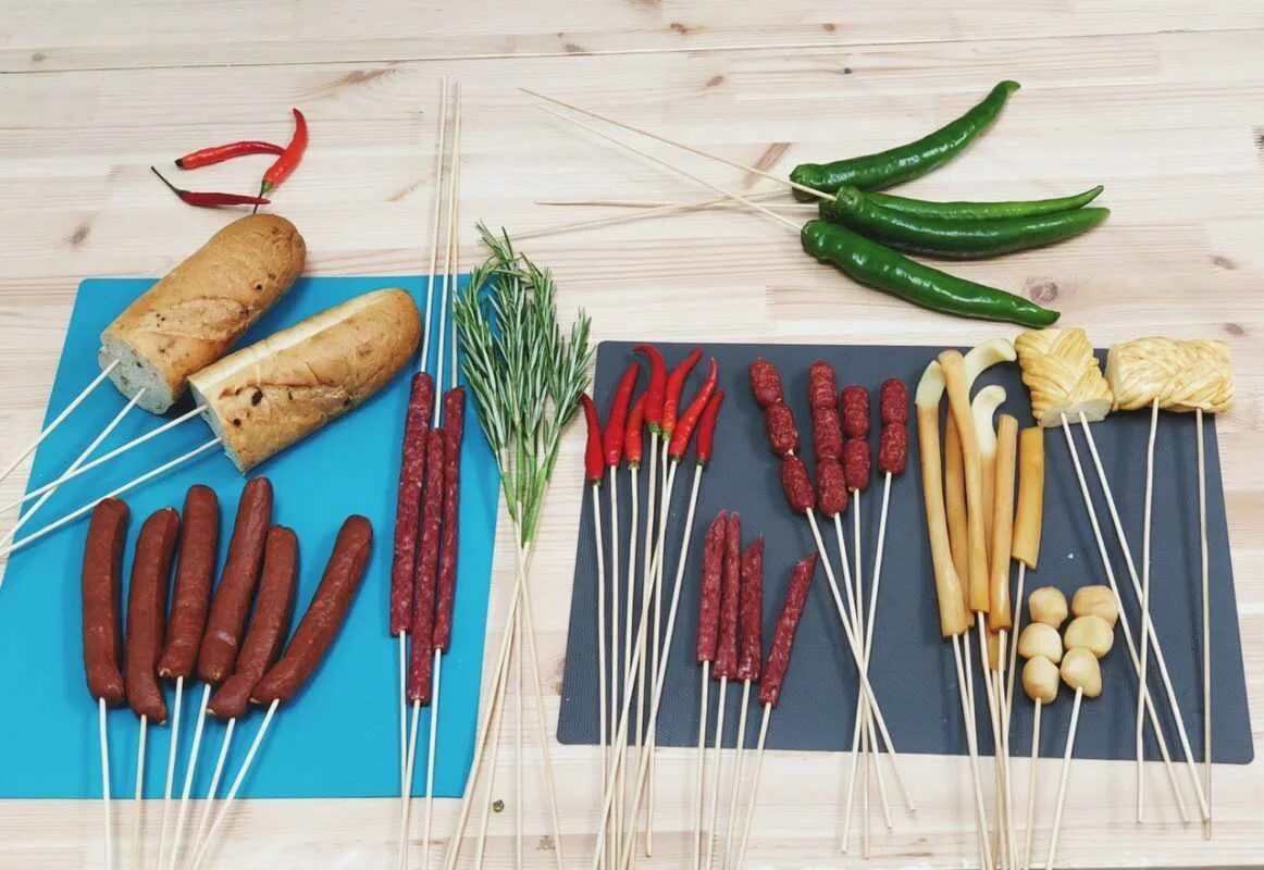 Как сделать букет из продуктов. Мужской букет съедобный. съедобные букеты для мужчин. колбасный букет. букет для мужчины из продуктов.