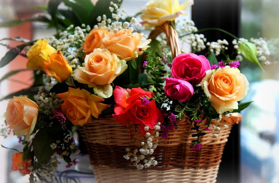 Букет цветов счастье. Корзина с цветами. Шикарная корзина цветов. Красивые цветы в корзине. Букет праздничный.