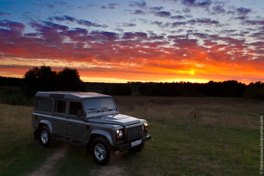 Defender gmc 400. Дефендер 500 сил. Гроза Дефендер. Defender природа. Дефендер рафт.