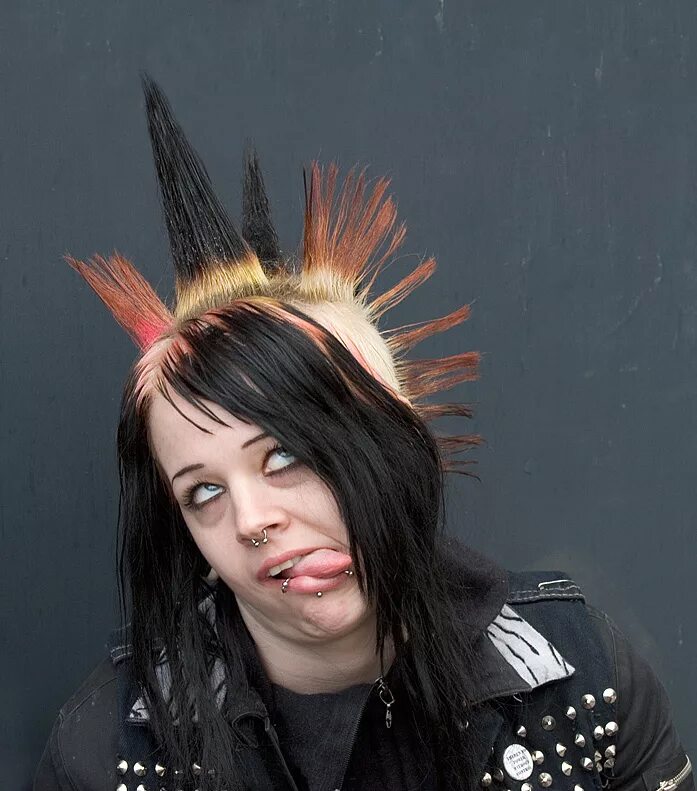 Петушиная прическа. Панки. Спирин дмитрий юрьевич. Бабушка панк. Тупые панки.