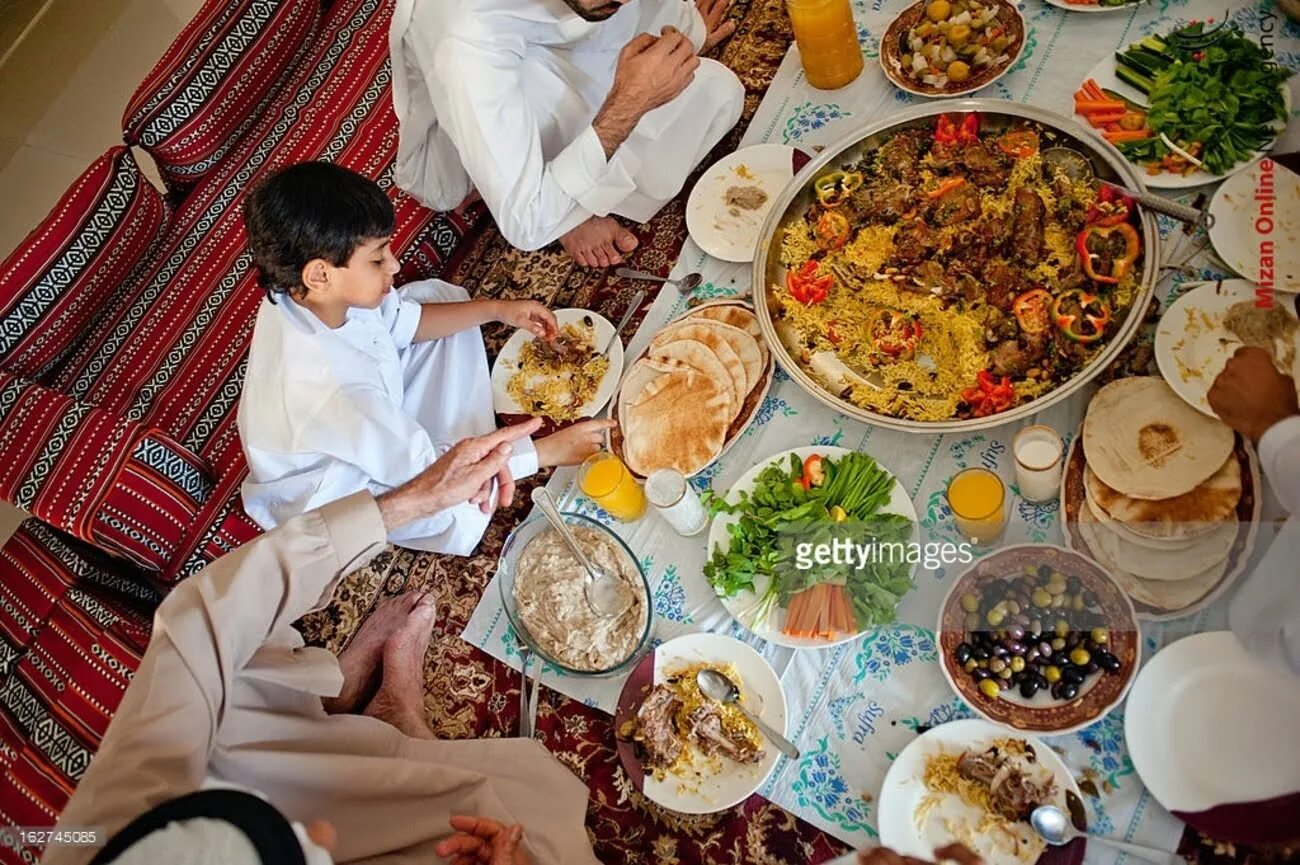Почему нельзя пить во время рамадана. Мусульманский завтрак. Прием пищи мусульман. Ифтар. Завтрак мусульманина.