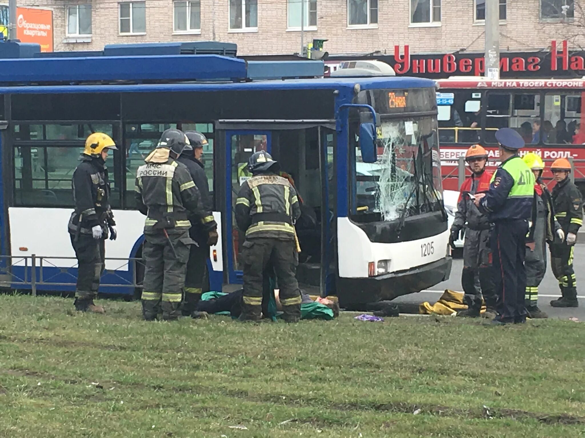 Новости чп санкт. ДТП С троллейбусом в Санкт-Петербурге. Троллейбус сбил пешехода.