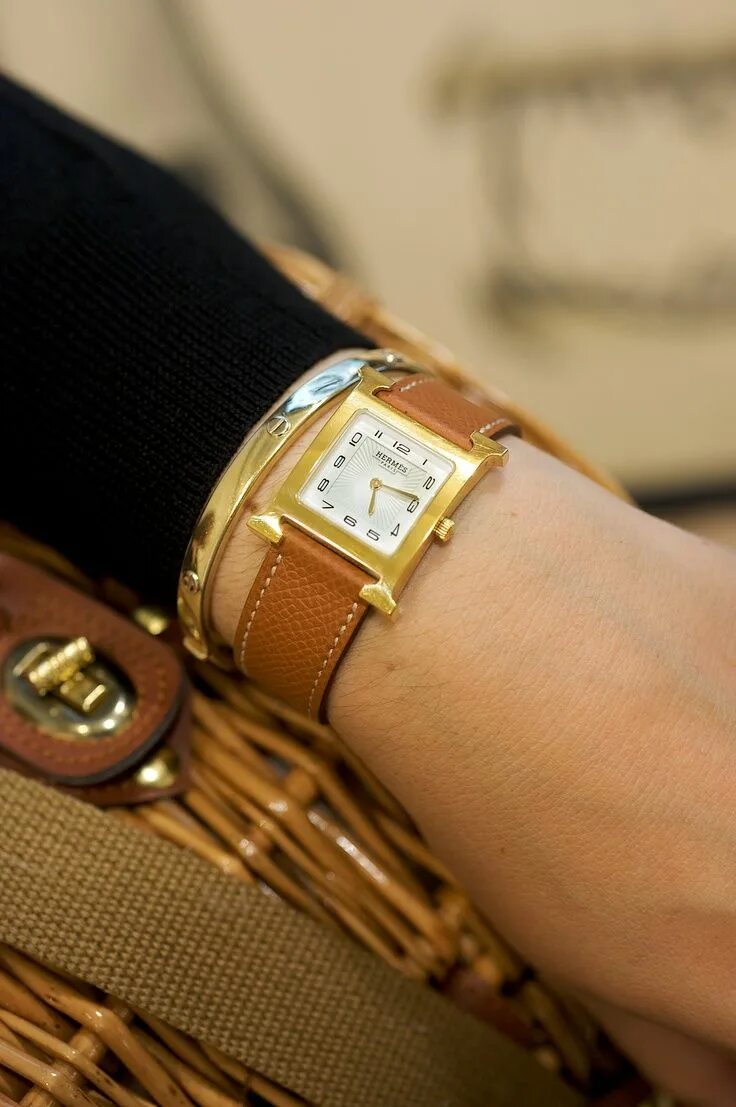 Карма ые часы. Золотой браслет Эрмес. Hermès International s.a. часы. Ремешок Hermes Parmigiani. Часы Гермес мужские 2022.
