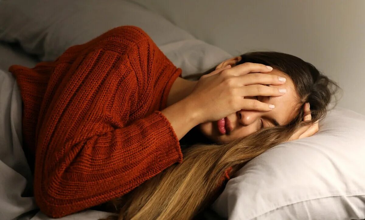 Tired фото. Her fall asleep. Tired woman picture in the living room. Fall asleep фанфик. Сон лайф.