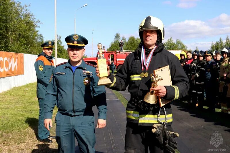 развод сил и средств щелковского пожарно-спасательного гарнизона. мчс североморск. североморск детский дом. мчс североморск. мчс североморск.