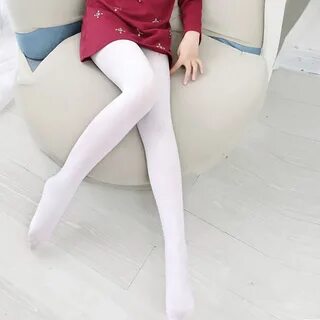 Kolgatli çoraplarda qizlarning dumbalarining fotosuratlari