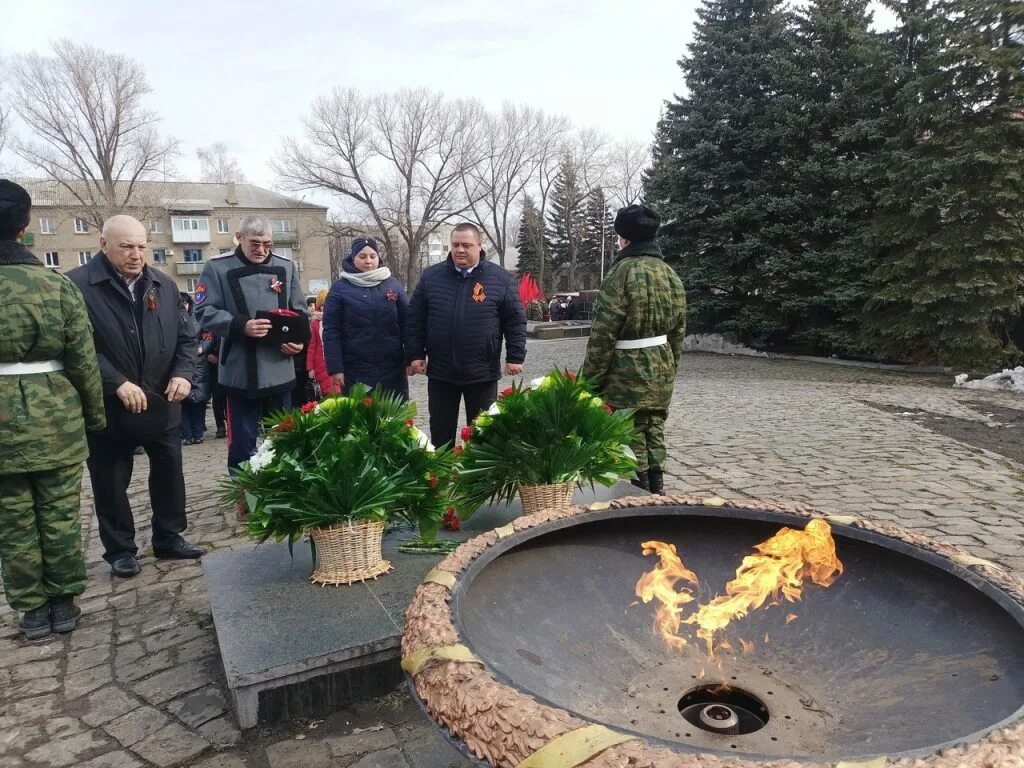 Сайт ровеньки лнр. Ровенецкая слобода лнр. ровеньки луганская область вечный огонь.