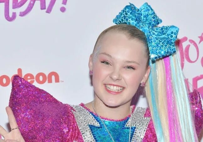 Karma jojo siwa клип. Джоджо Сива американская певица. Jojo Siwa girlfriend. Jojo певица сейчас. Jojo певица 2022.