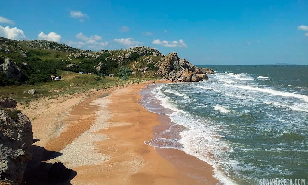 Степановка первая море. Лучшие пляжи азовского моря. Генеральские бухты керчь. Кемпинг в крыму на азовском море. Пляж кучугуры азовское море.