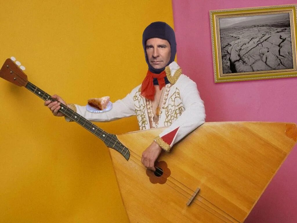 Играющий на балалайке как называется
