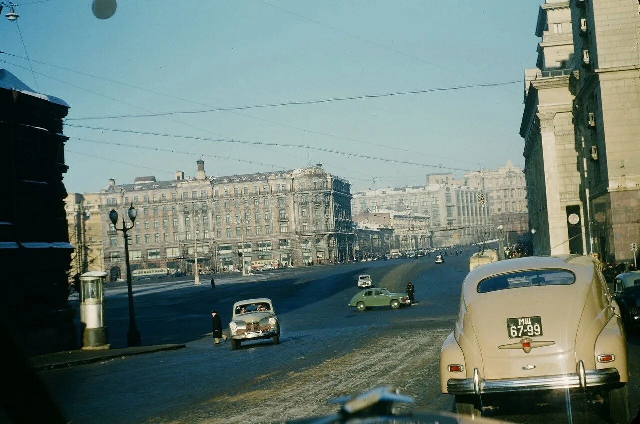 16 40 по москве. Москва СССР улица Горького 1950-е. Москва в 50-е годы.
