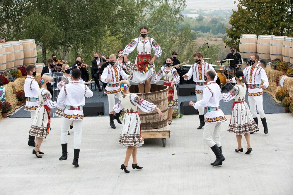 Молдавия это страна. Национальный день вина Молдавии. Праздник вина в Молдове. Национальные праздники Молдавии. День вина в Молдове.
