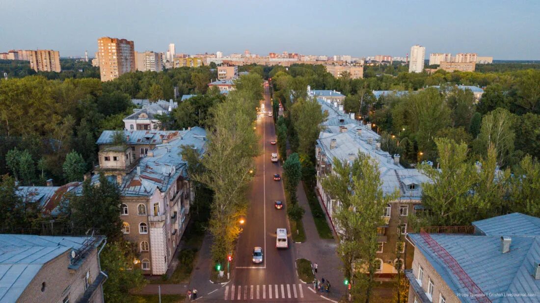 Каштан в городе королеве проспект королева. Королев улицы. Главная улица в королеве. Главная улица в королеве. Город королев проспект королева.