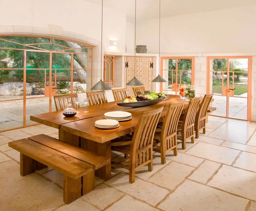 Стол новое слово. Большой обеденный стол для столовой. Большой стол на кухню. Длинный деревянный стол. Обеденный стол в саду.