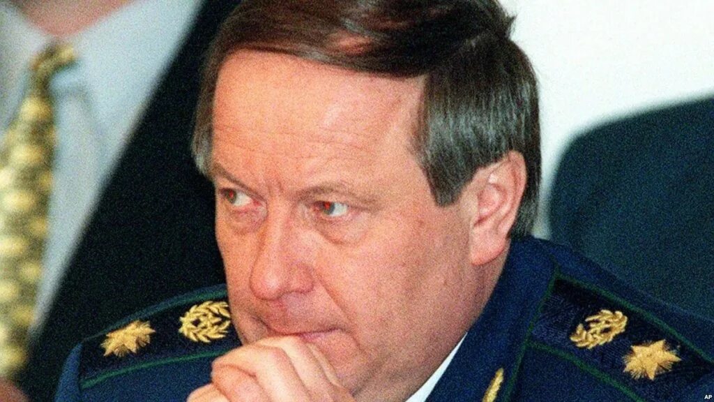 Скуратов генеральный прокурор. Скуратов человек похожий на генерального прокурора. Человек похожий на прокурора. Генпрокурор скуратов с девочками. Человек похожий на прокурора в сауне.