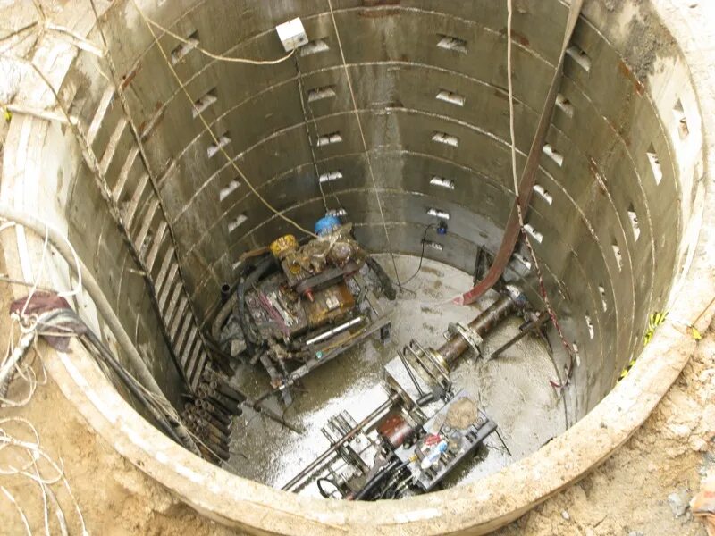 Бетонная шахта. Тоннель 2001 кессон. Кессон камера для строительства тоннелей 1841 года. Бункер опускные колодцы. Сооружение шахтного ствола БВР.
