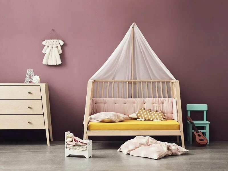 Кроватка Leander linea. Кроватки Giovanni Baby Crib. Красивая детская кровать. Ребенок в кроватке.