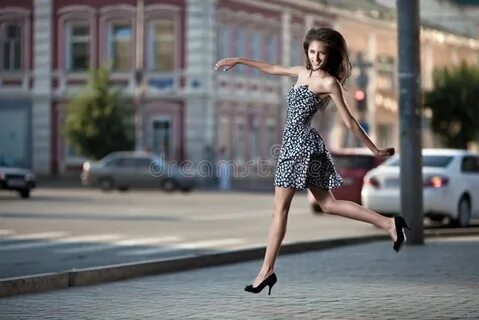 Прошла походкой