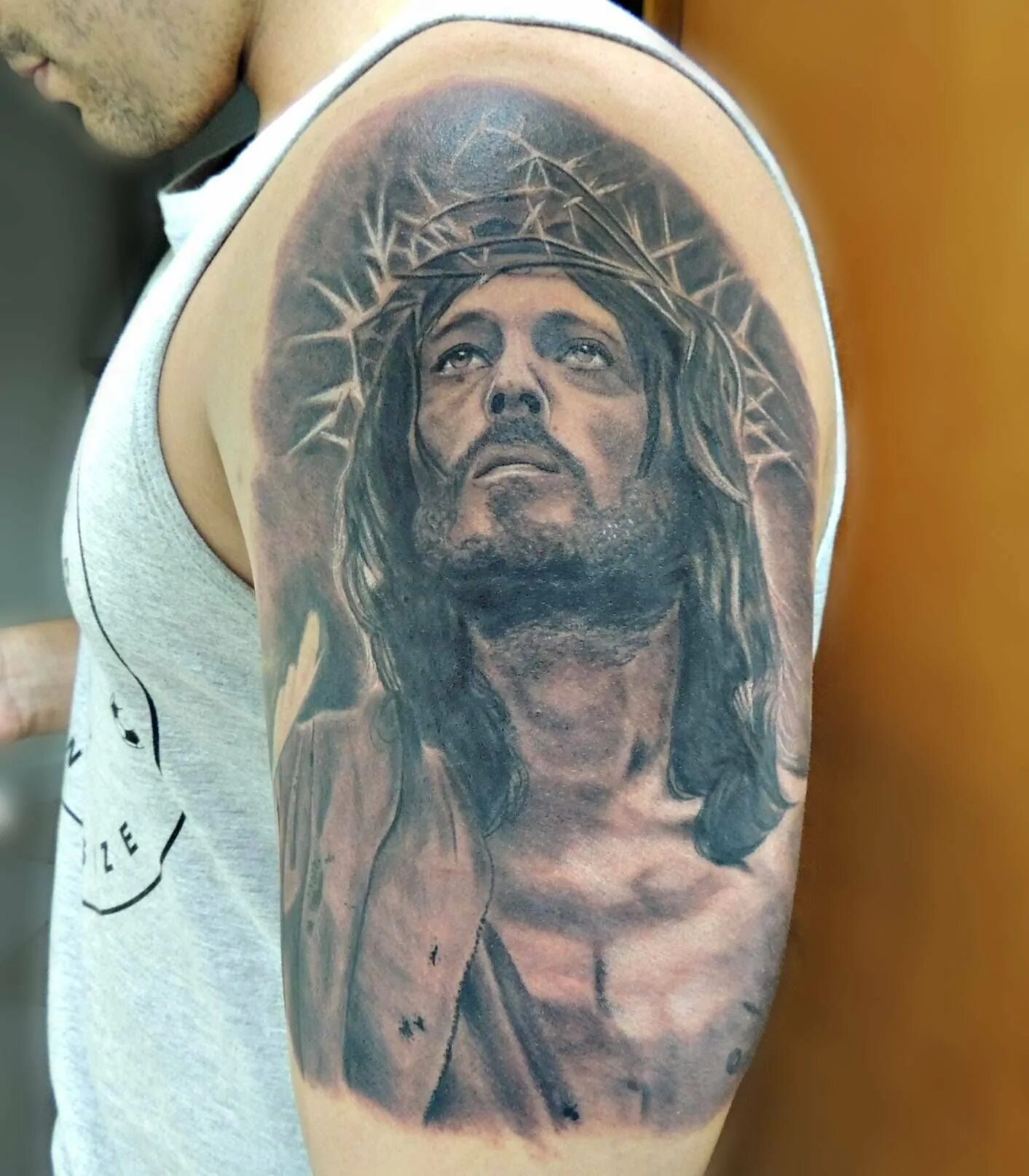 тату лик иисуса христа. тату иисуса христа. тату иисуса христа. христианские тату. икона иисус христос в терновом венце.