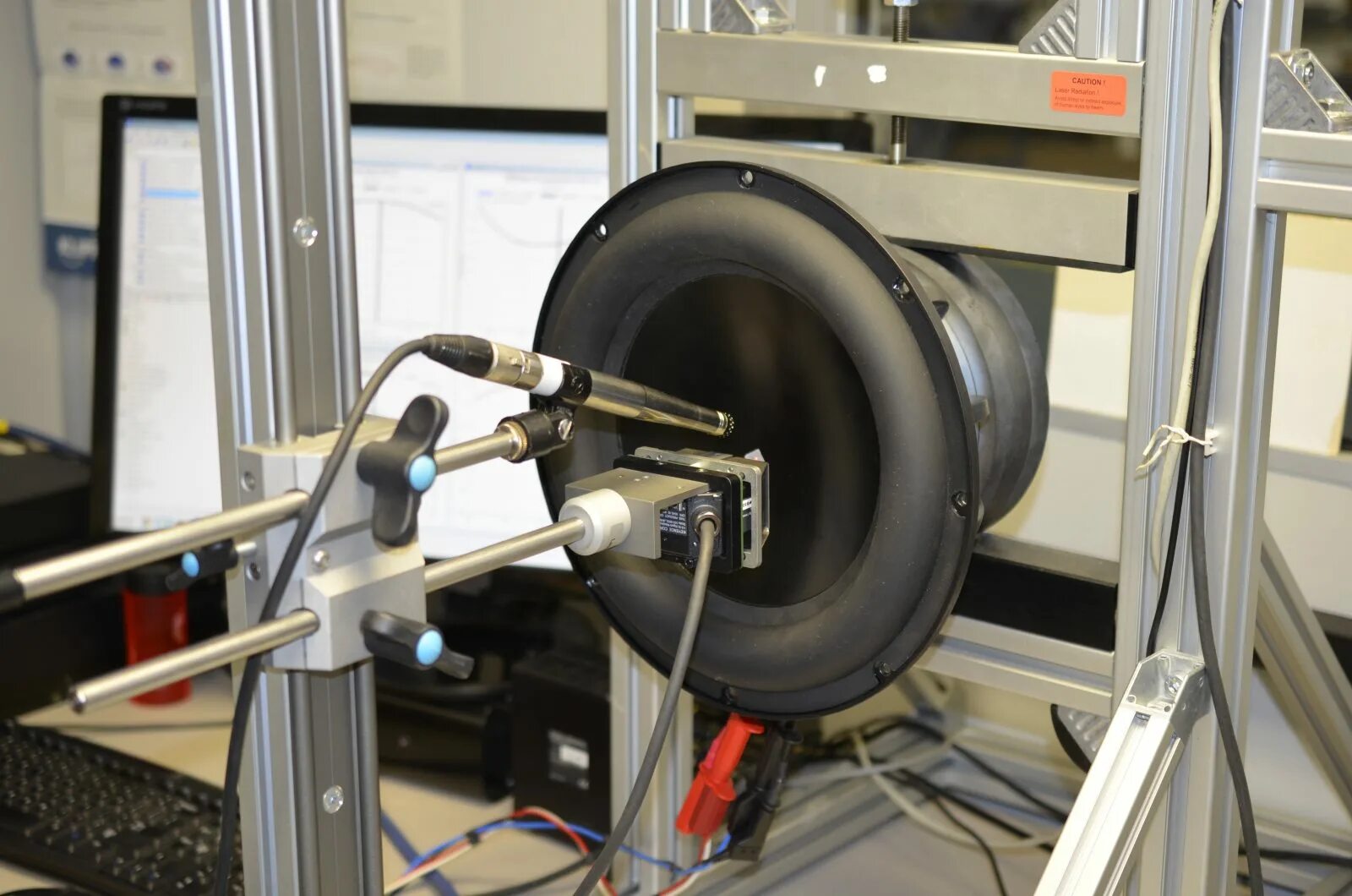 Field scan. Field scan. Field scan. Field scan. Потоковый проигрыватель с встроенной акустикой.