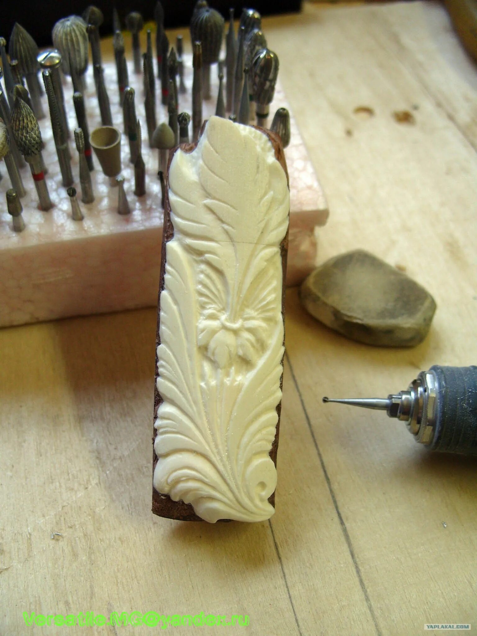Резьба по дереву гравером для начинающих. Изделия из дерева с помощью гравера. Резьба по дереву гравером для начинающих. Поделки из дерева бормашиной. Художественная резьба по дереву бормашиной.